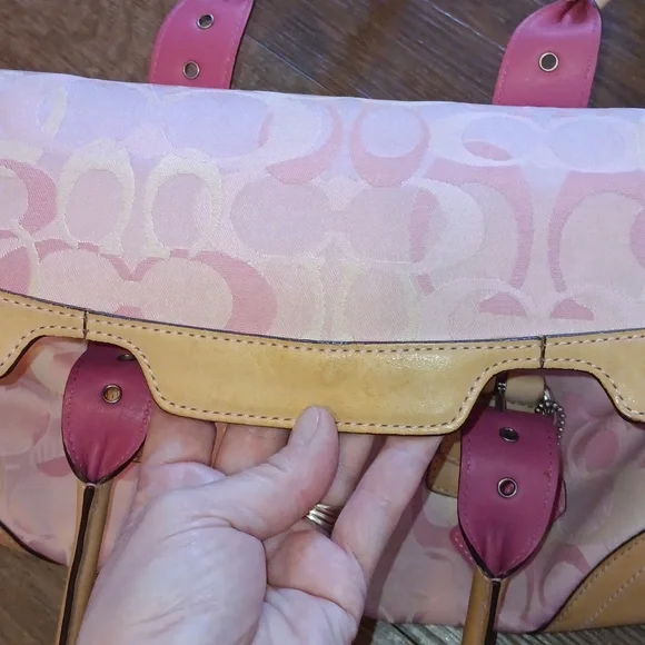 🩷Coach Y2k Pink Optic Shoulder Bag 🩷💕 - Picture 11 of 17